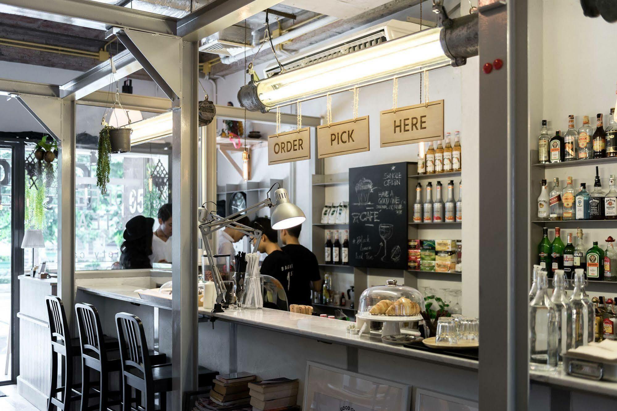 Hostel Good One Poshtel & Cafe Bar