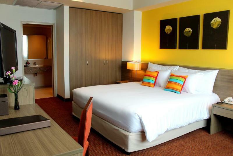 Centara Life Government Complex & Convention Centre Chaeng Watthana Hotel