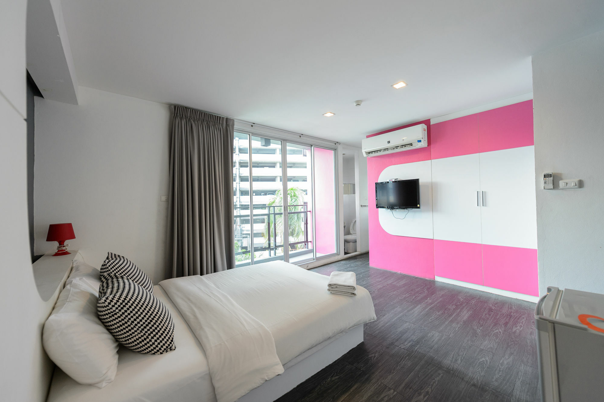 Cheqinn - Sukhumvit 4 Nana Plaza
