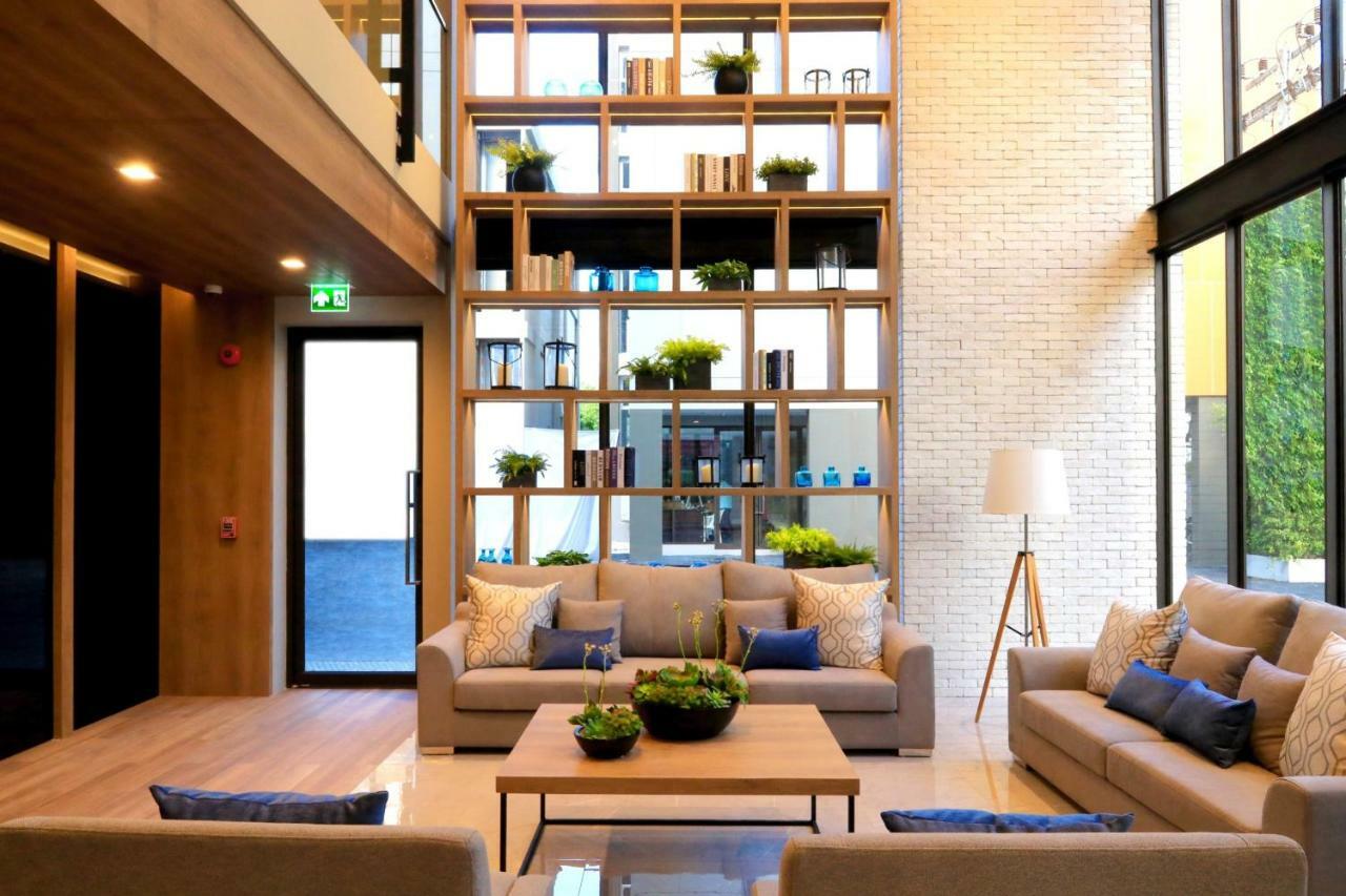 B Hotel
