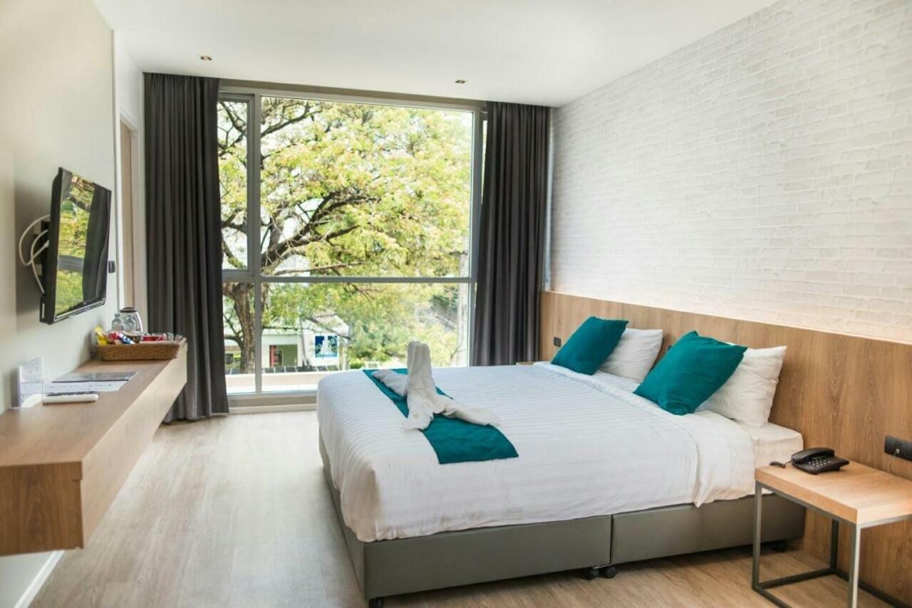 B Hotel