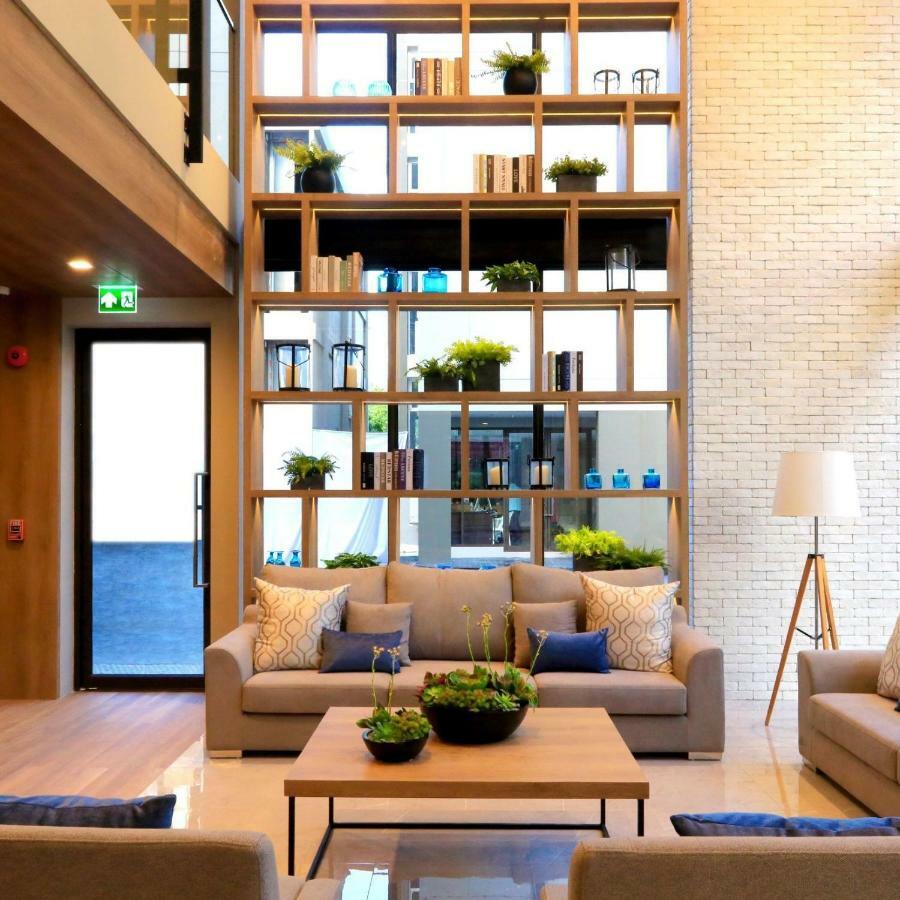 Hotel B