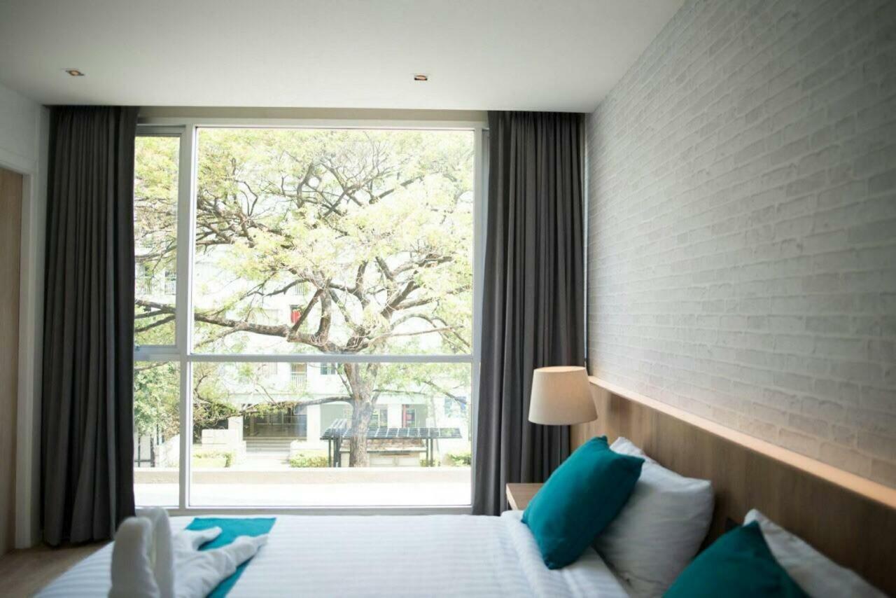 B Hotel