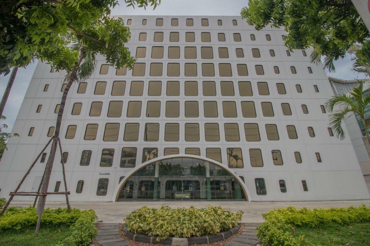 Justice Hotel