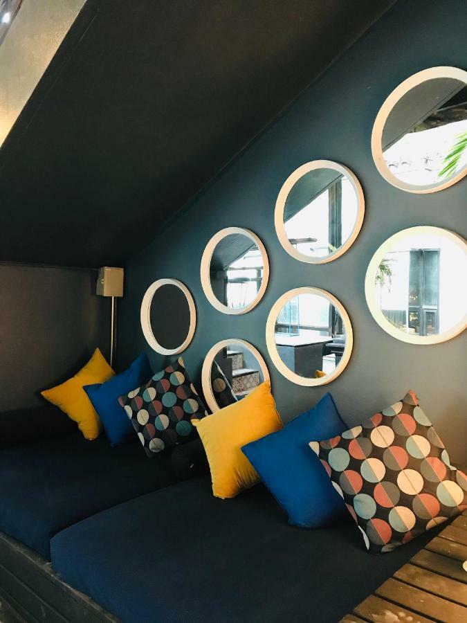 Blu Gay Poshtel
