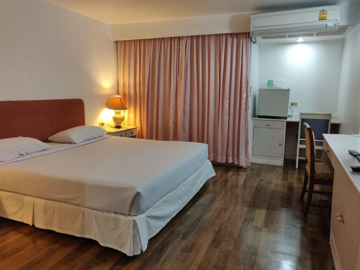 Hostel Lee Place *