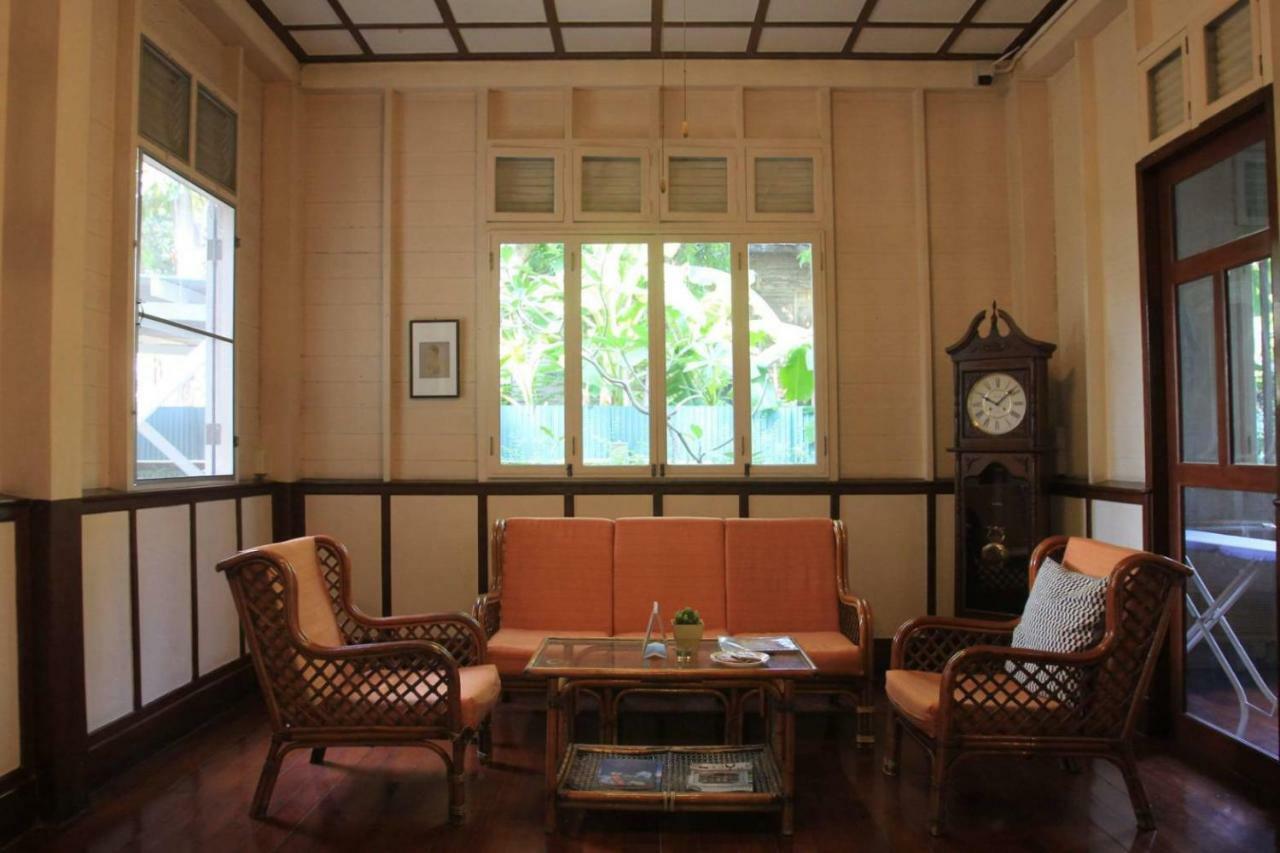 4brs Thai Heritage House In Samsen Holiday home *