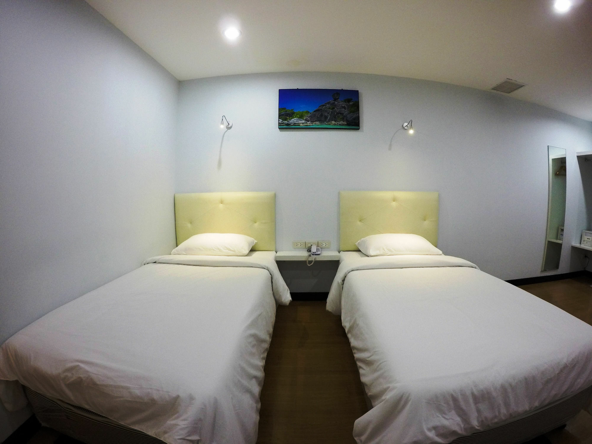 Vplace Silom Guest house 2*