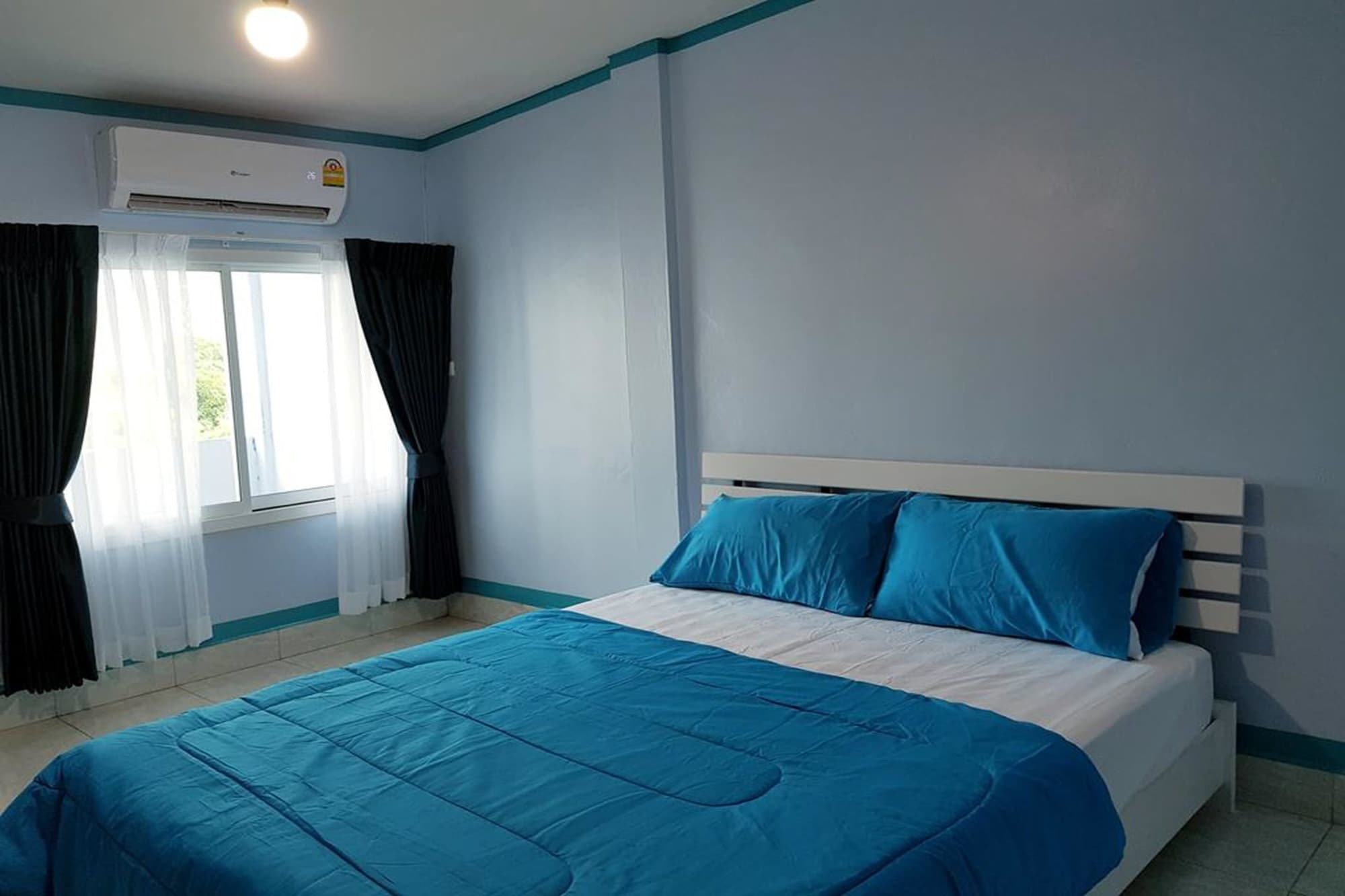 Meet & Meal Hostel *