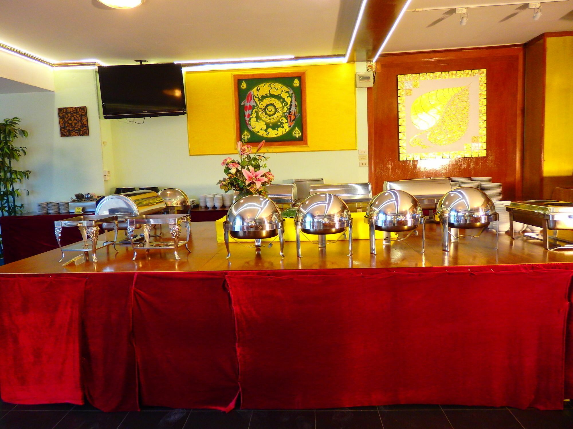 Pohseen Grand Palace Hotel 4*