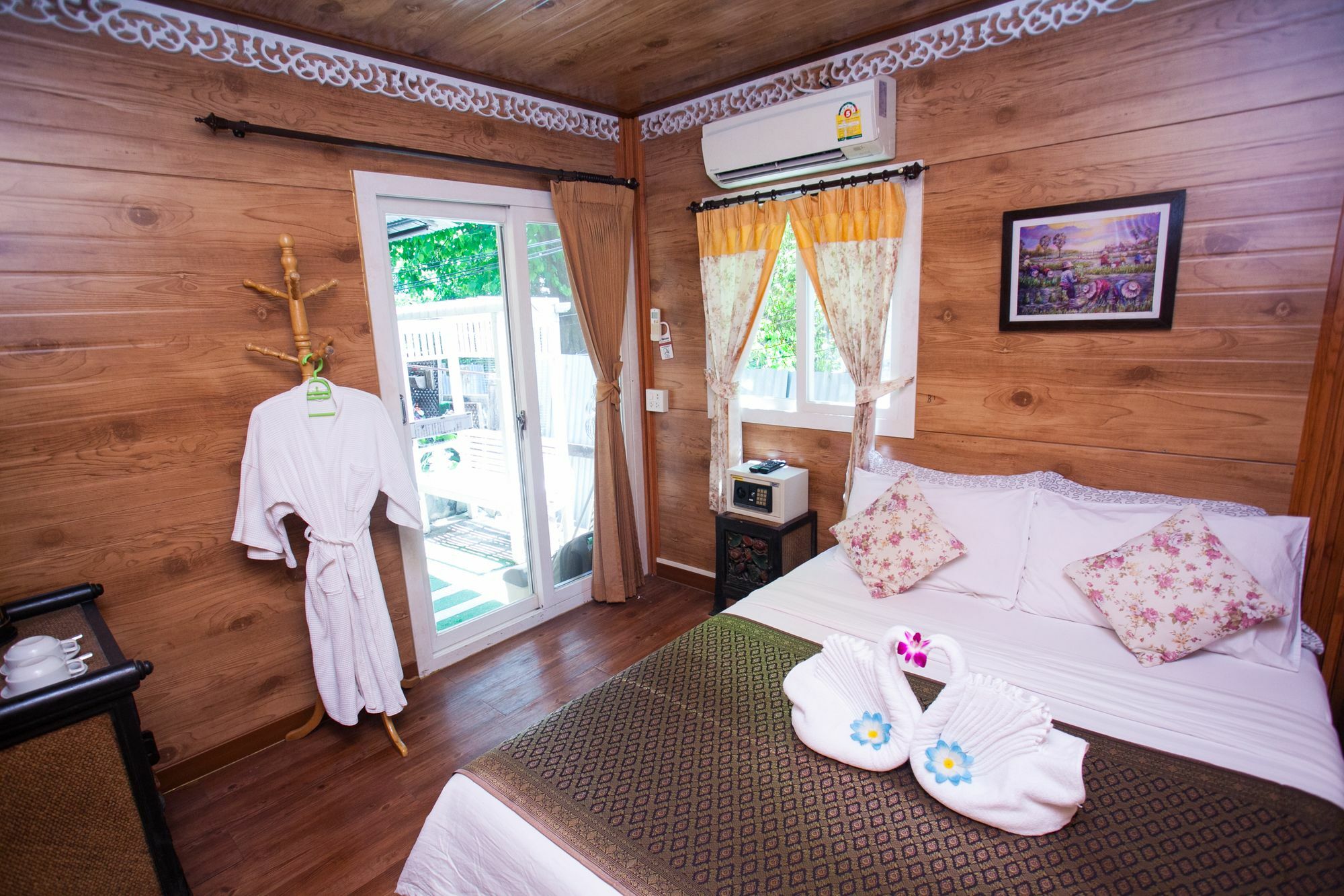 Hotel Laksameenarai Guesthouse - Hostel/Backpacker Accommodation