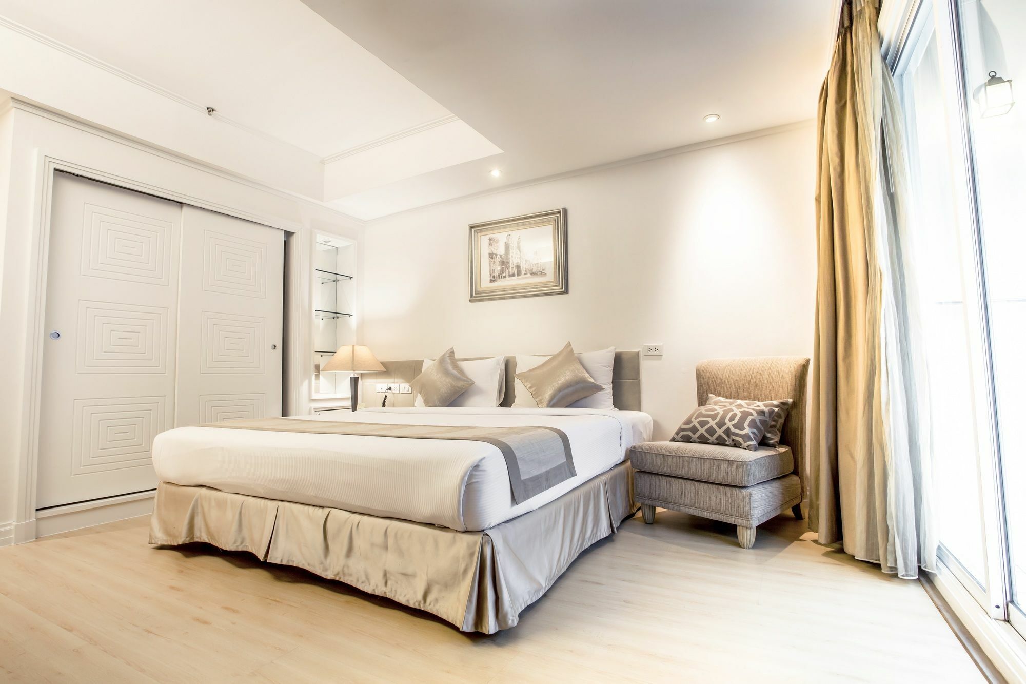 Hotel Hope Land Sukhumvit 24 4*