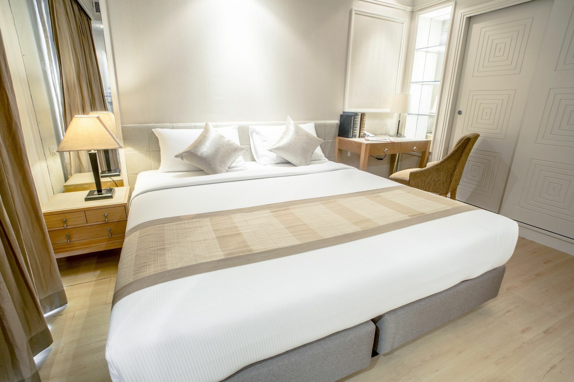 Hope Land Sukhumvit 24 Hotel Bangkok