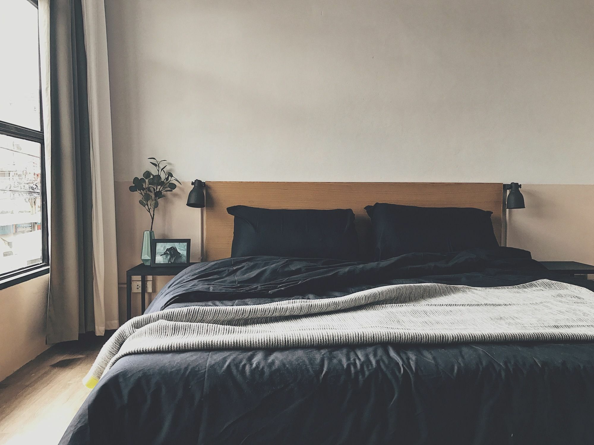 Beige Poshtels + Netflix