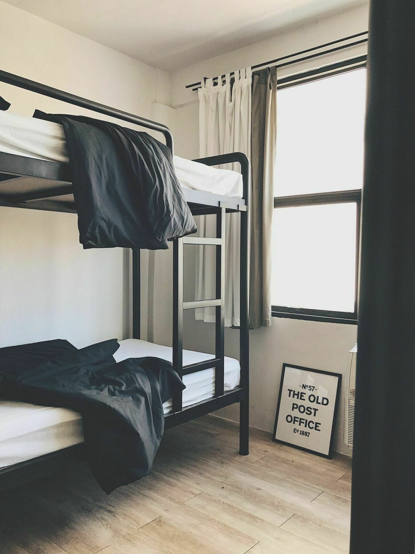 Beige Poshtels + Netflix Bangkok