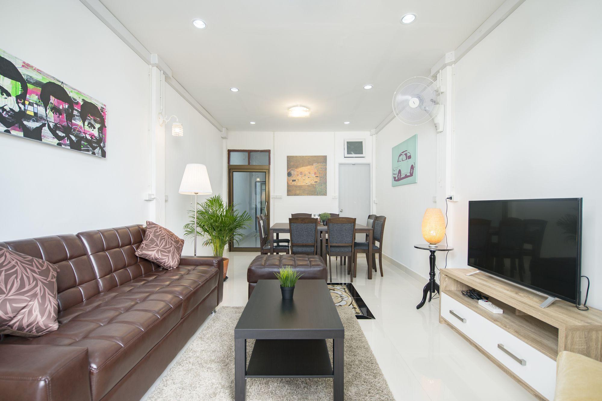 Cozy Townhouse Hualampong *