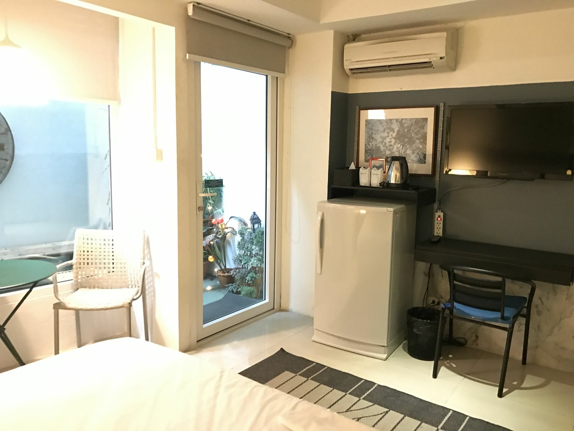 Somewhere To Escape - Hometel 3*