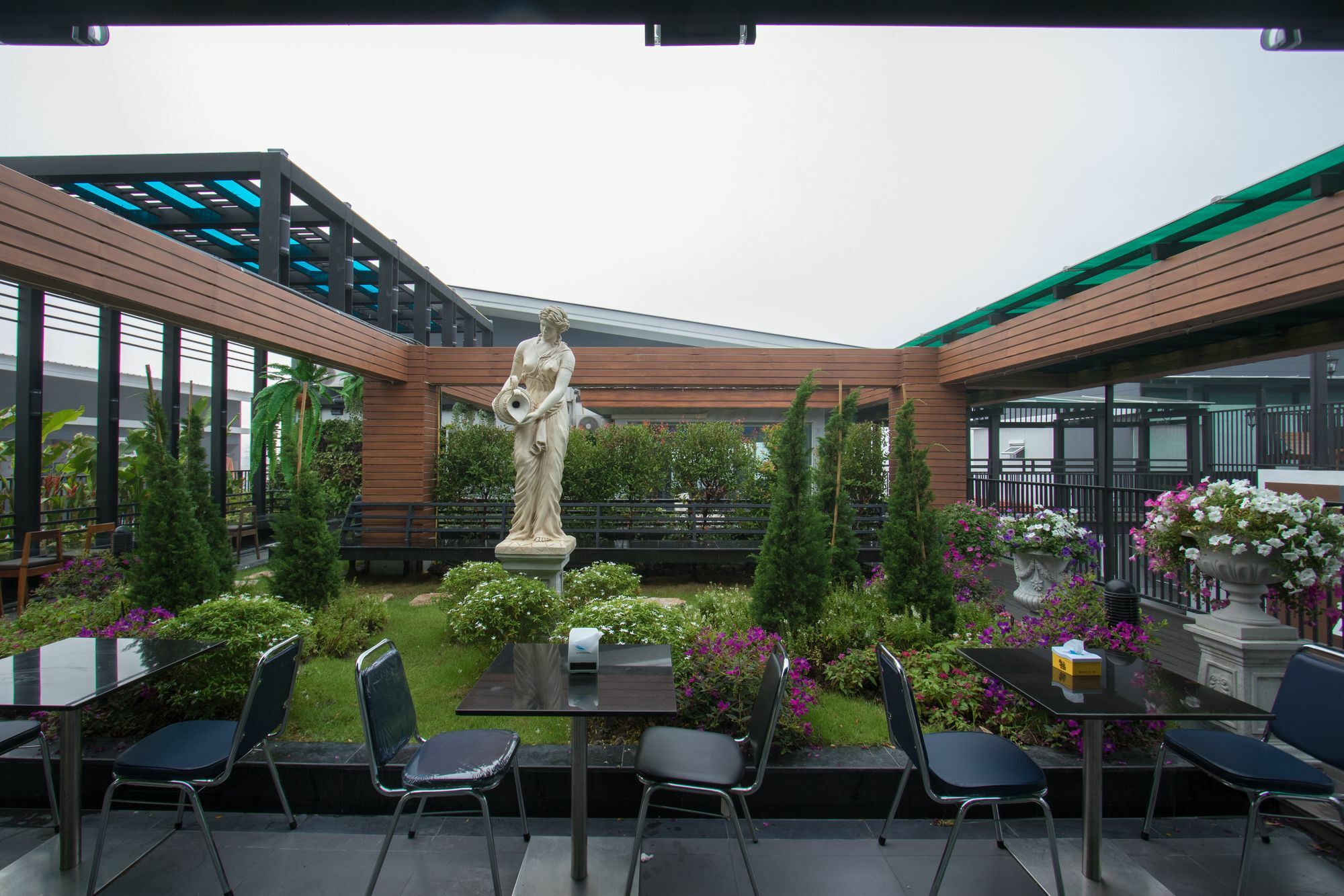 Hotel B-your Don Mueang Airport