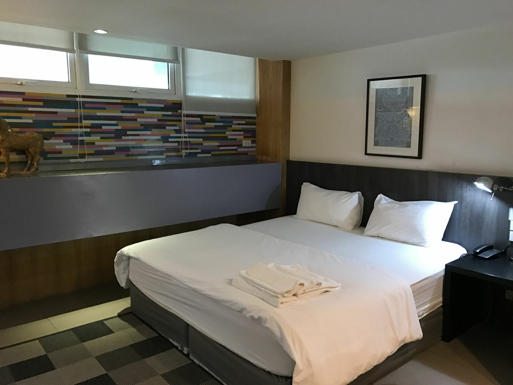 Somewhere To Escape - Hometel Hotel Bangkok