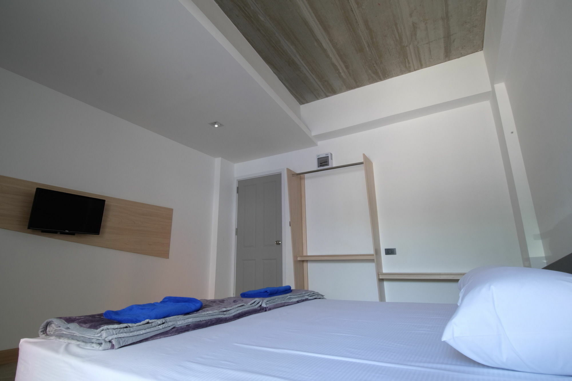 Hotel Bed-room At Suvarnabhumi Airport - Newly Renovated
