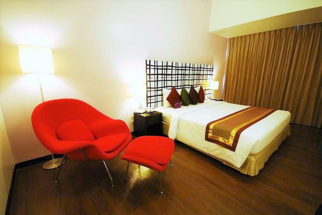 The Embassy Sathorn Hotel 3*