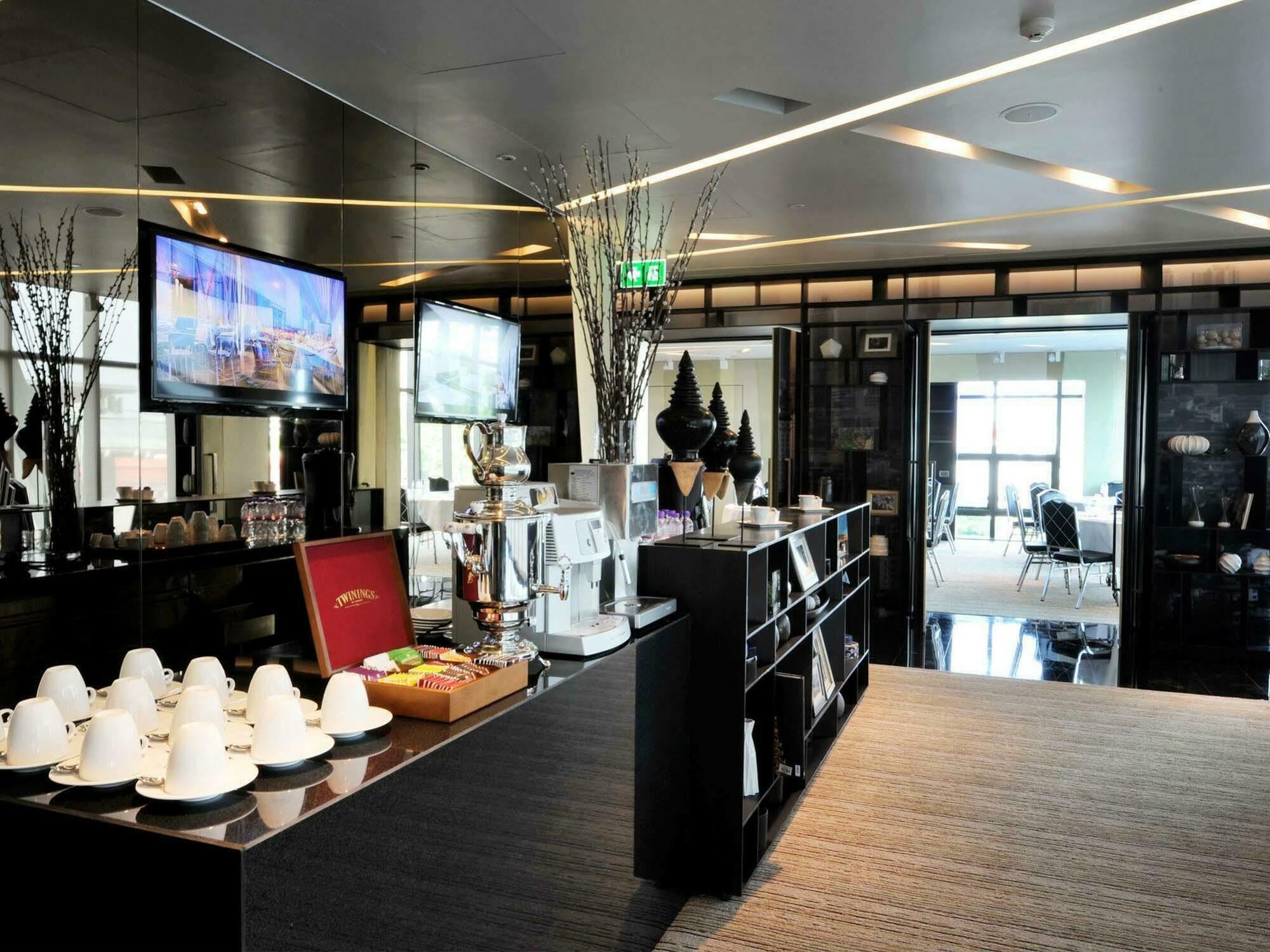 Mode Sathorn - Sha Extra
