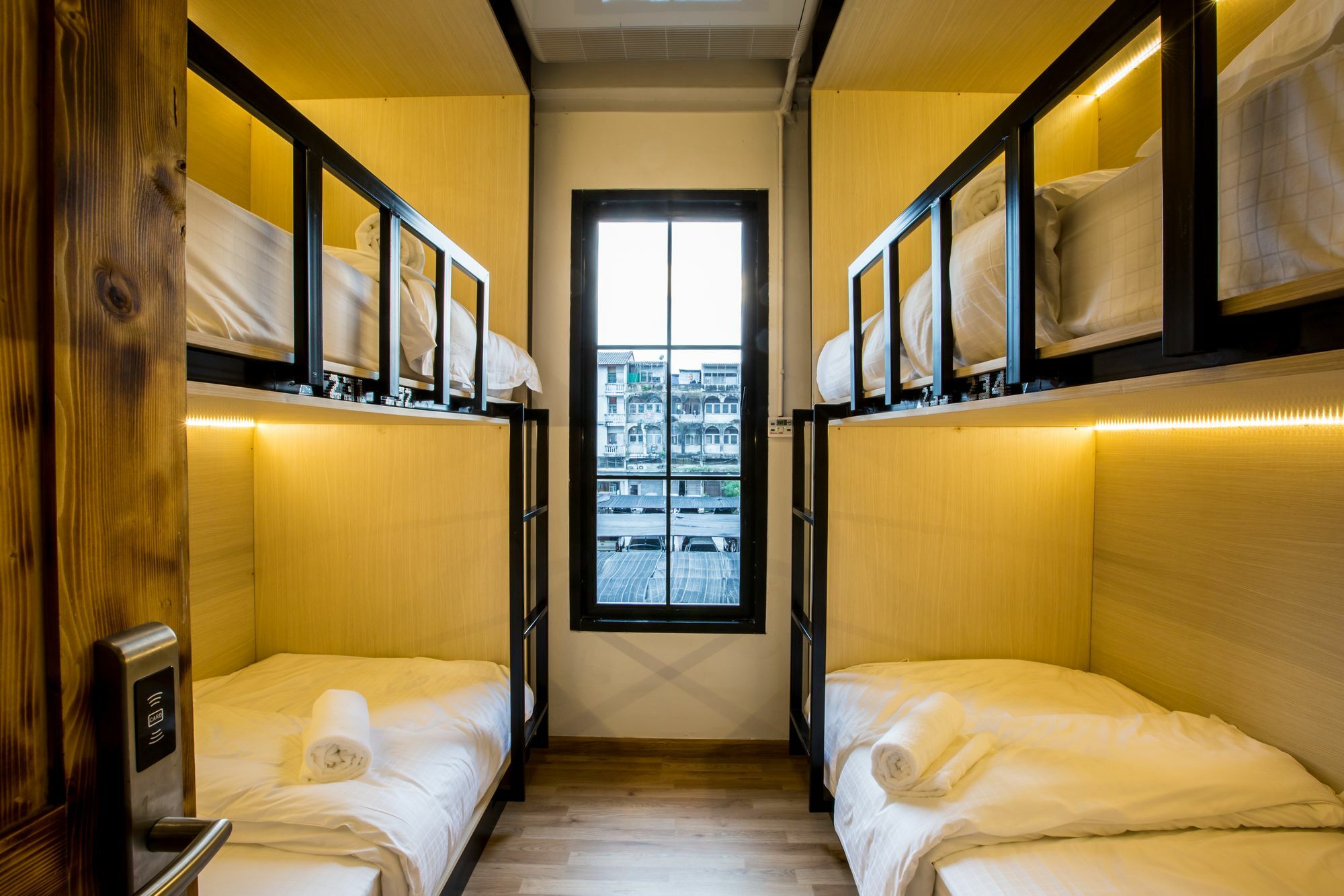 Bed To Hostel *
