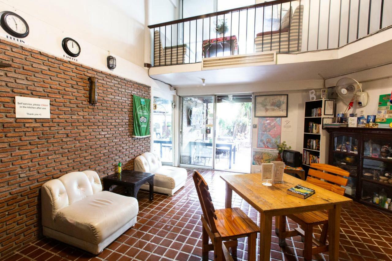 Home16 16 Sukhumvit Hostel *