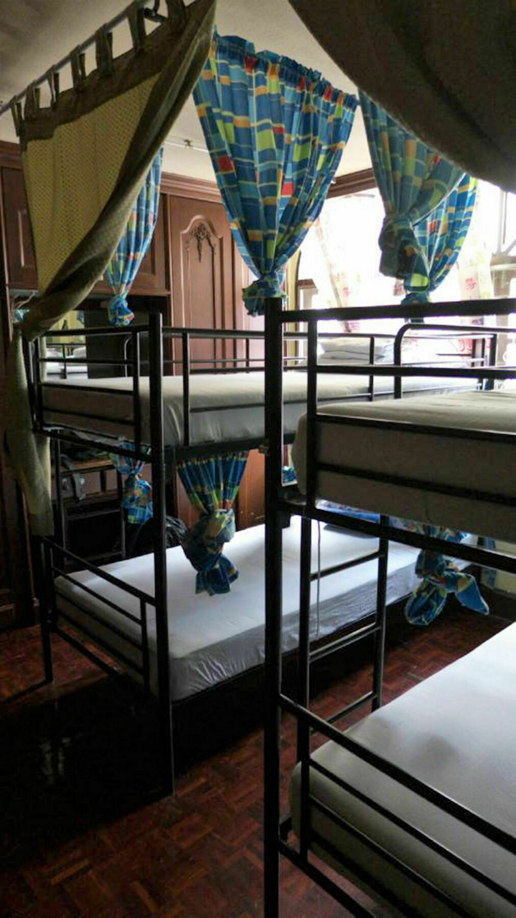 Mad Cow Hostel *