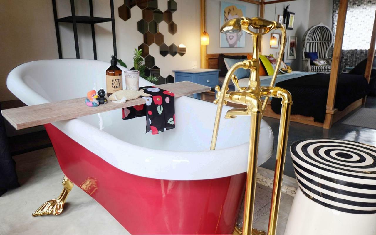 Artistic And Quirky With A Copper Bath And Complimentary Snack Villa *