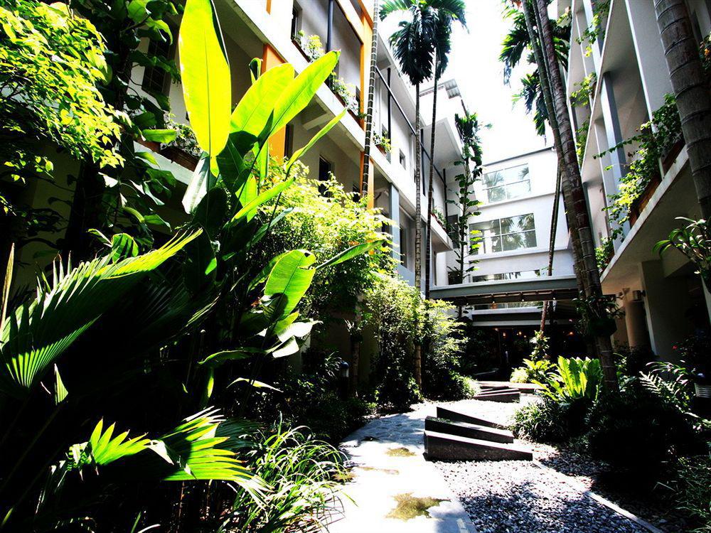 Triple Two Silom 4*