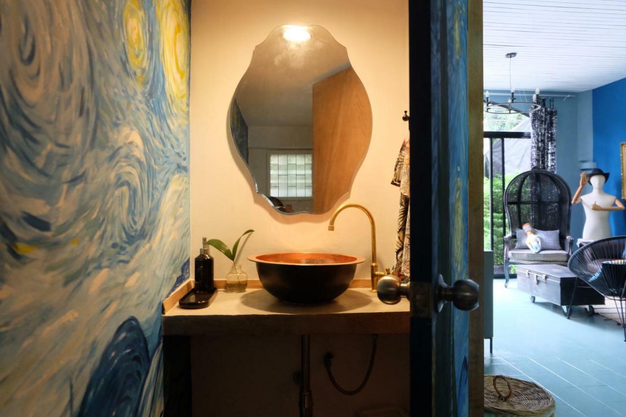 Villa Artistic And Quirky With A Copper Bath And Complimentary Snack *