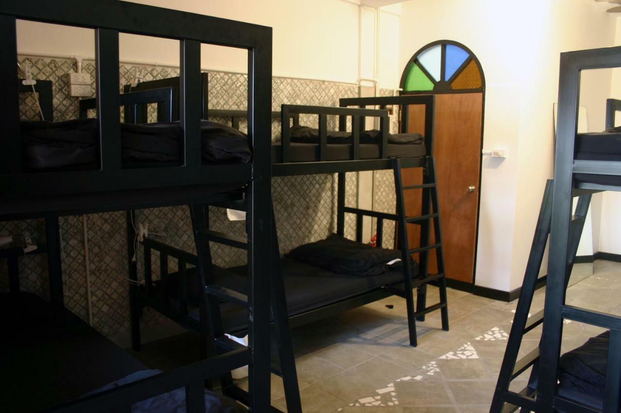 Born Free Hostel Bangkok