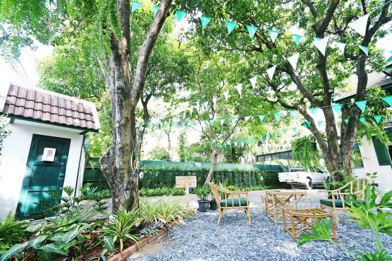 Guest house 24 Samsen Heritage House