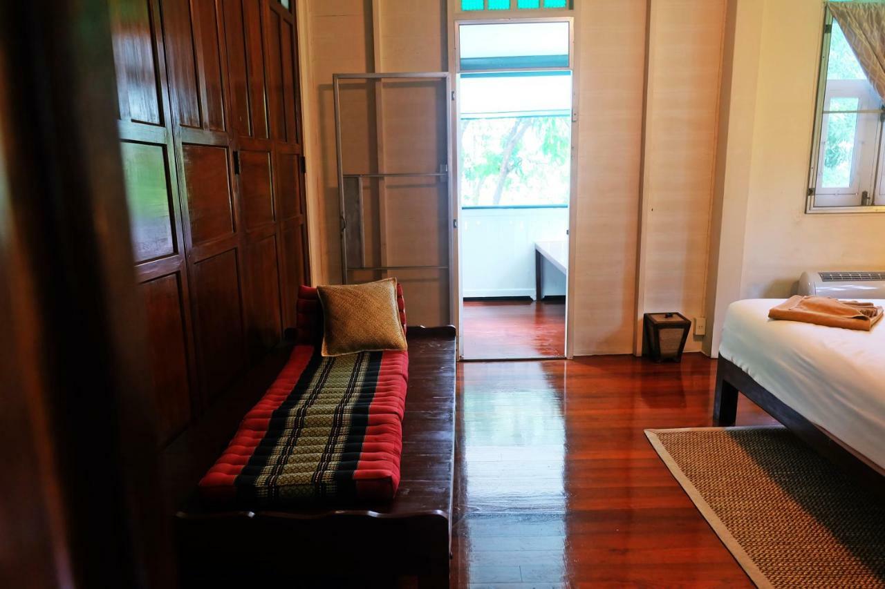 24 Samsen Heritage House Bangkok