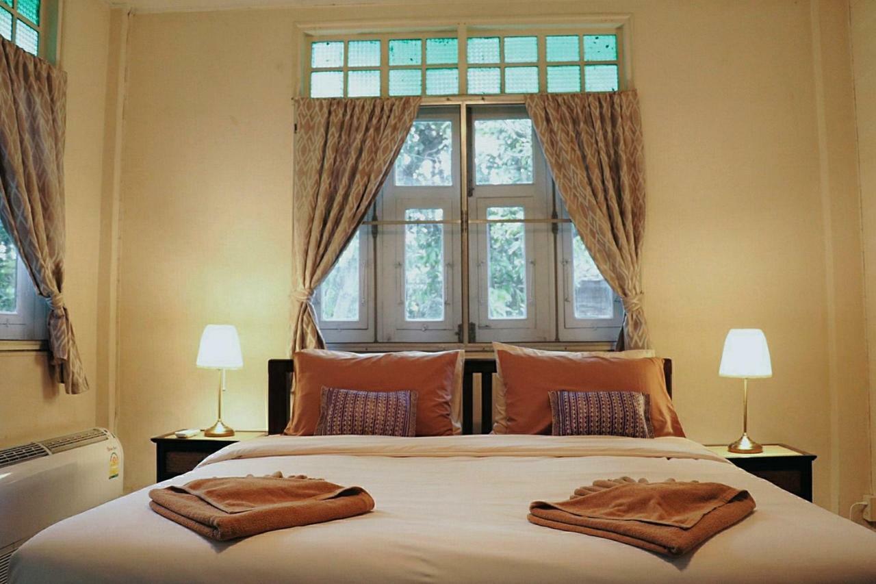 24 Samsen Heritage House Guest house