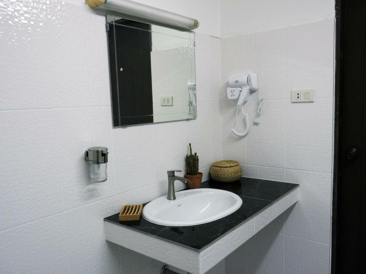 24 Samsen Heritage House Guest house