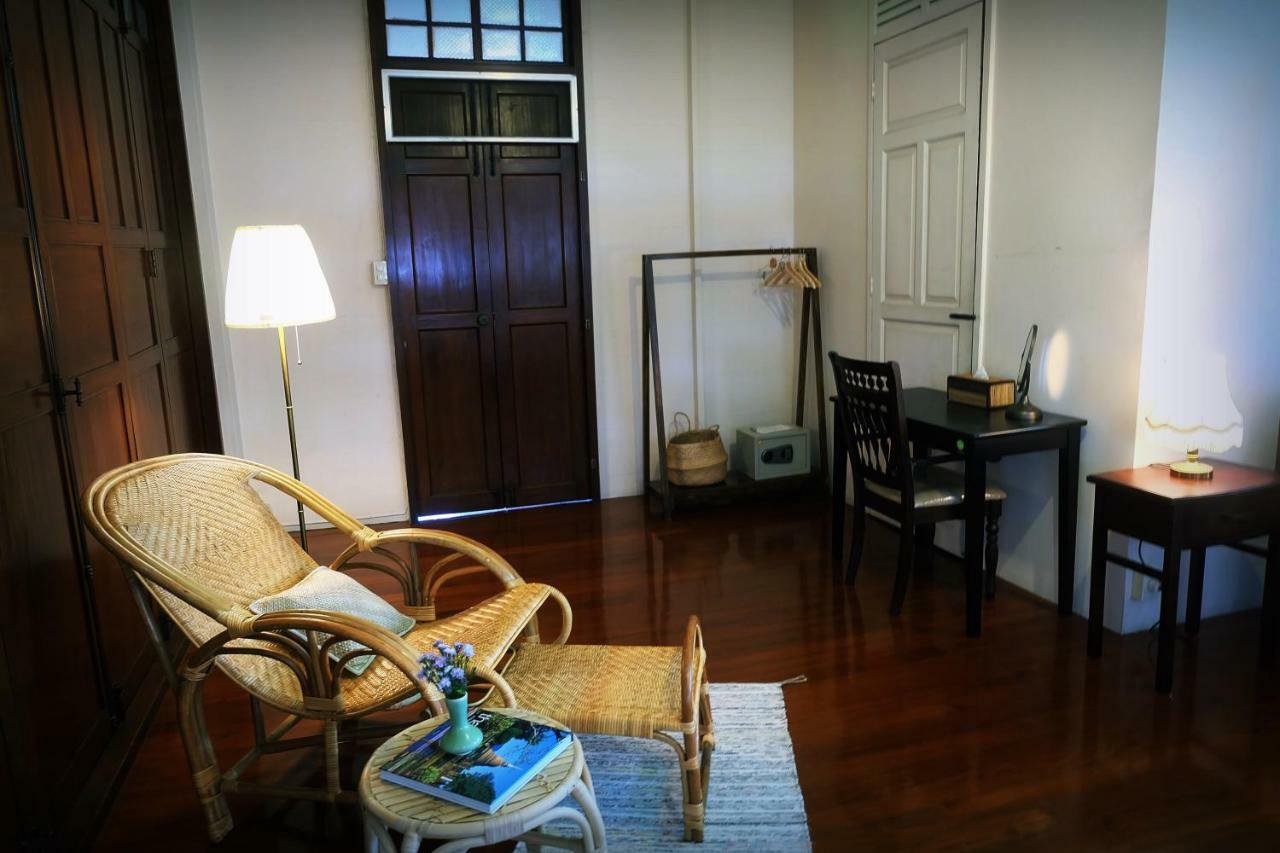 24 Samsen Heritage House Guest house