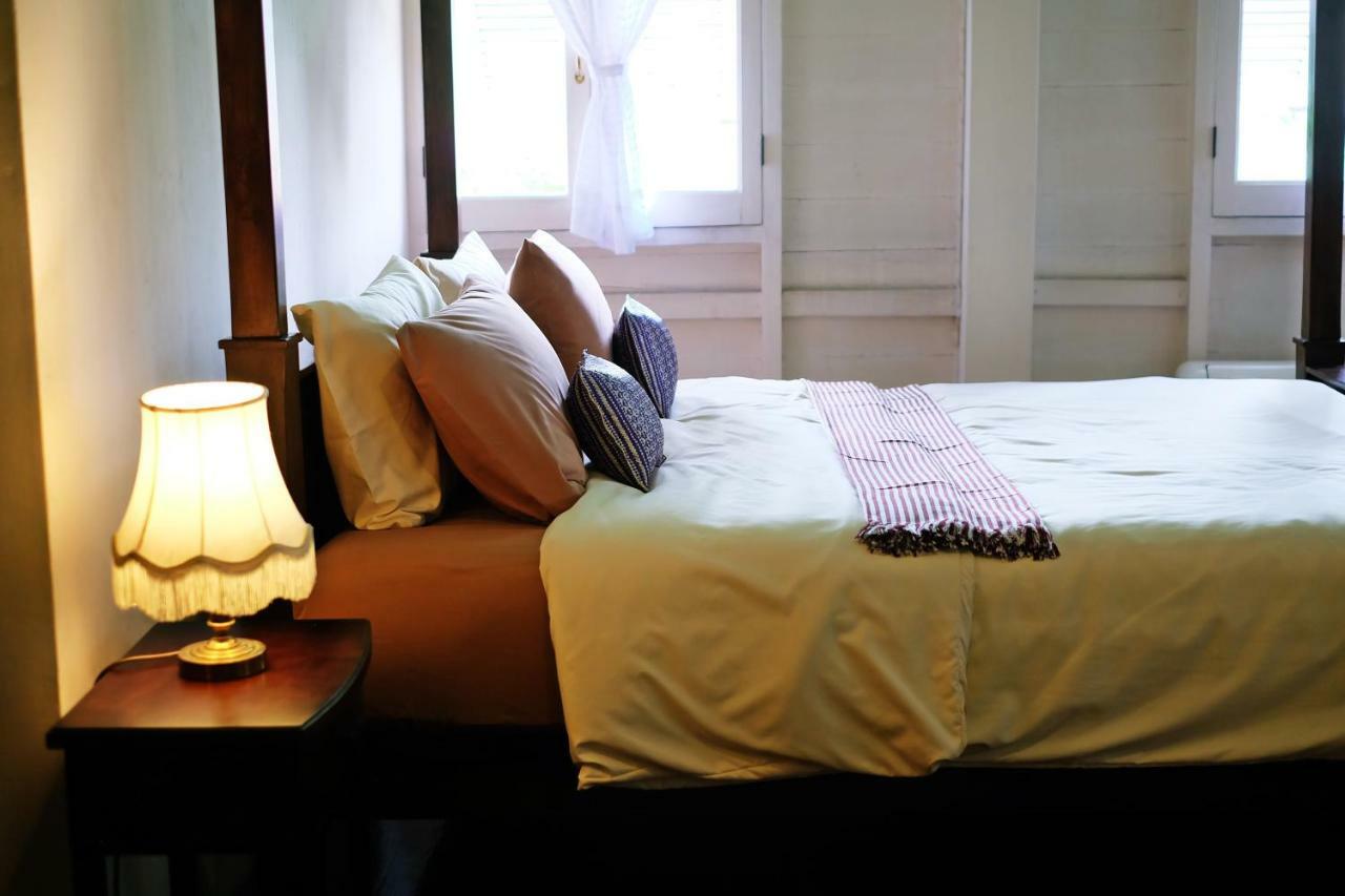 24 Samsen Heritage House Guest house *