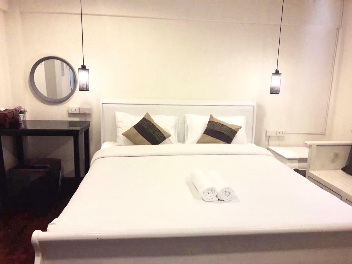 39 Living Apartment