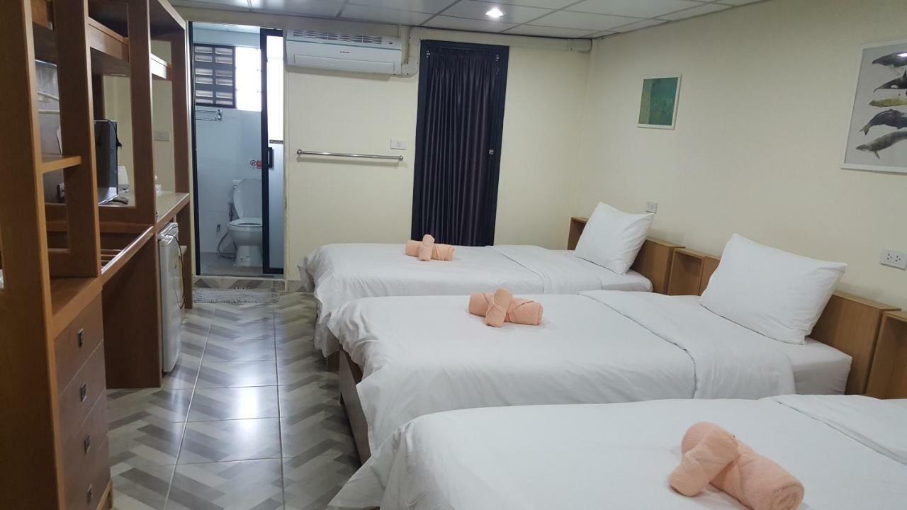 Hotel Double D & Cafe