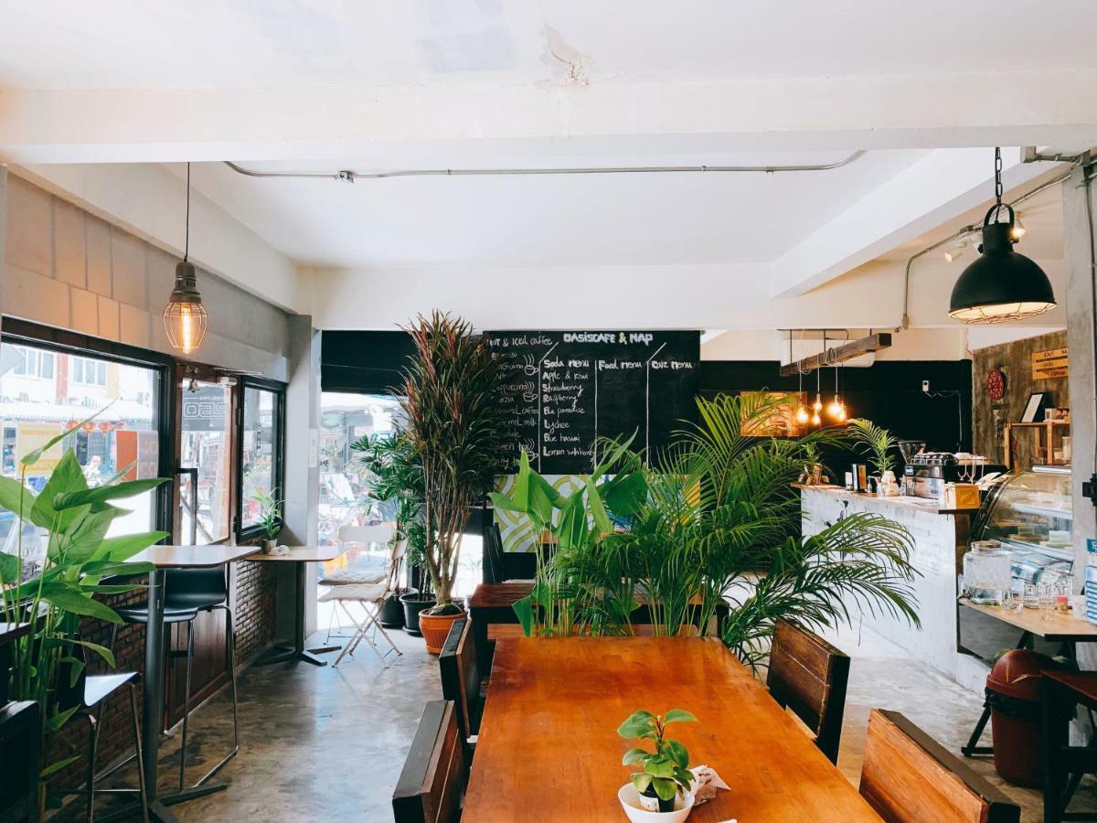Hostel Oasis Cafe And Nap