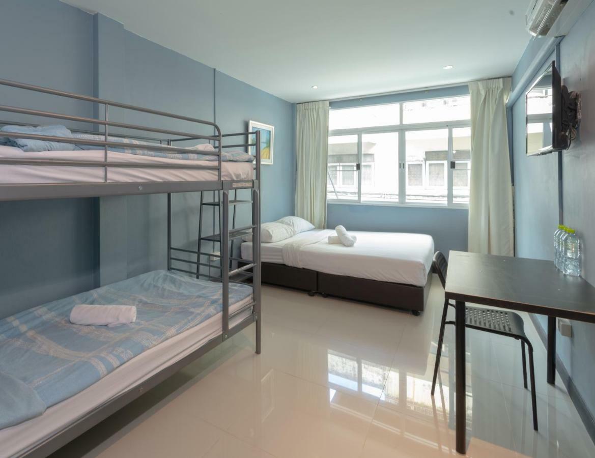 Guest house The Little Pig Sukhumvit 2*