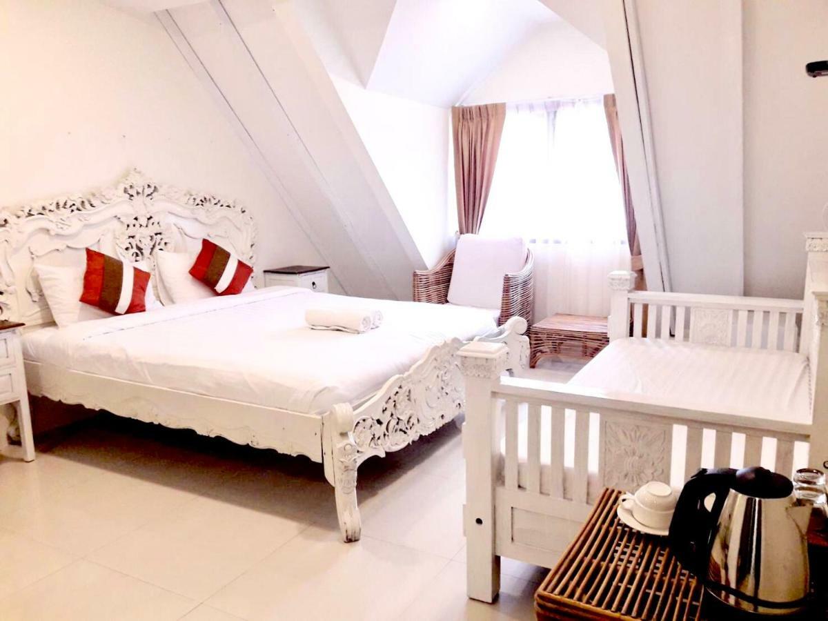 Apartment 39 Living Bangkok