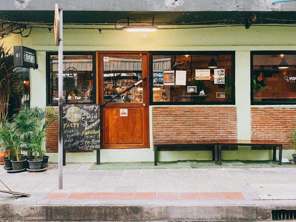 Oasis Cafe And Nap Hostel *