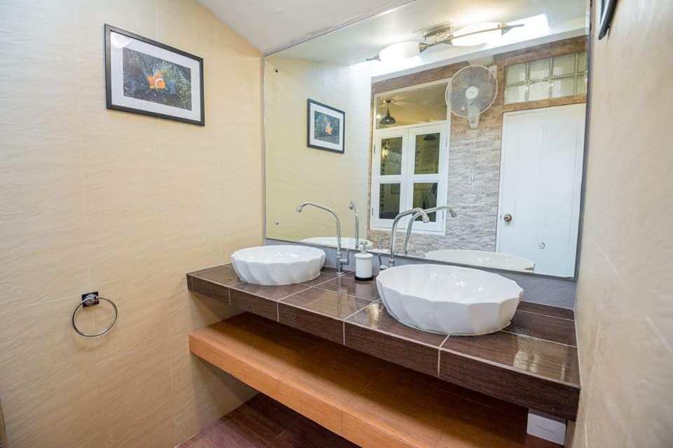 T Smy House *