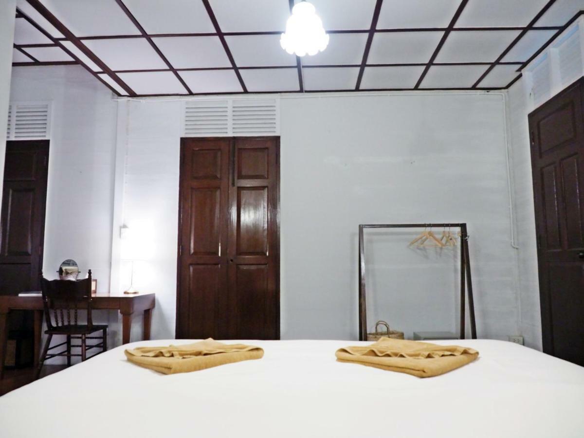 Guest house 24 Samsen Heritage House *