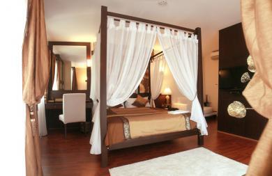 Mirth Sathorn 3*