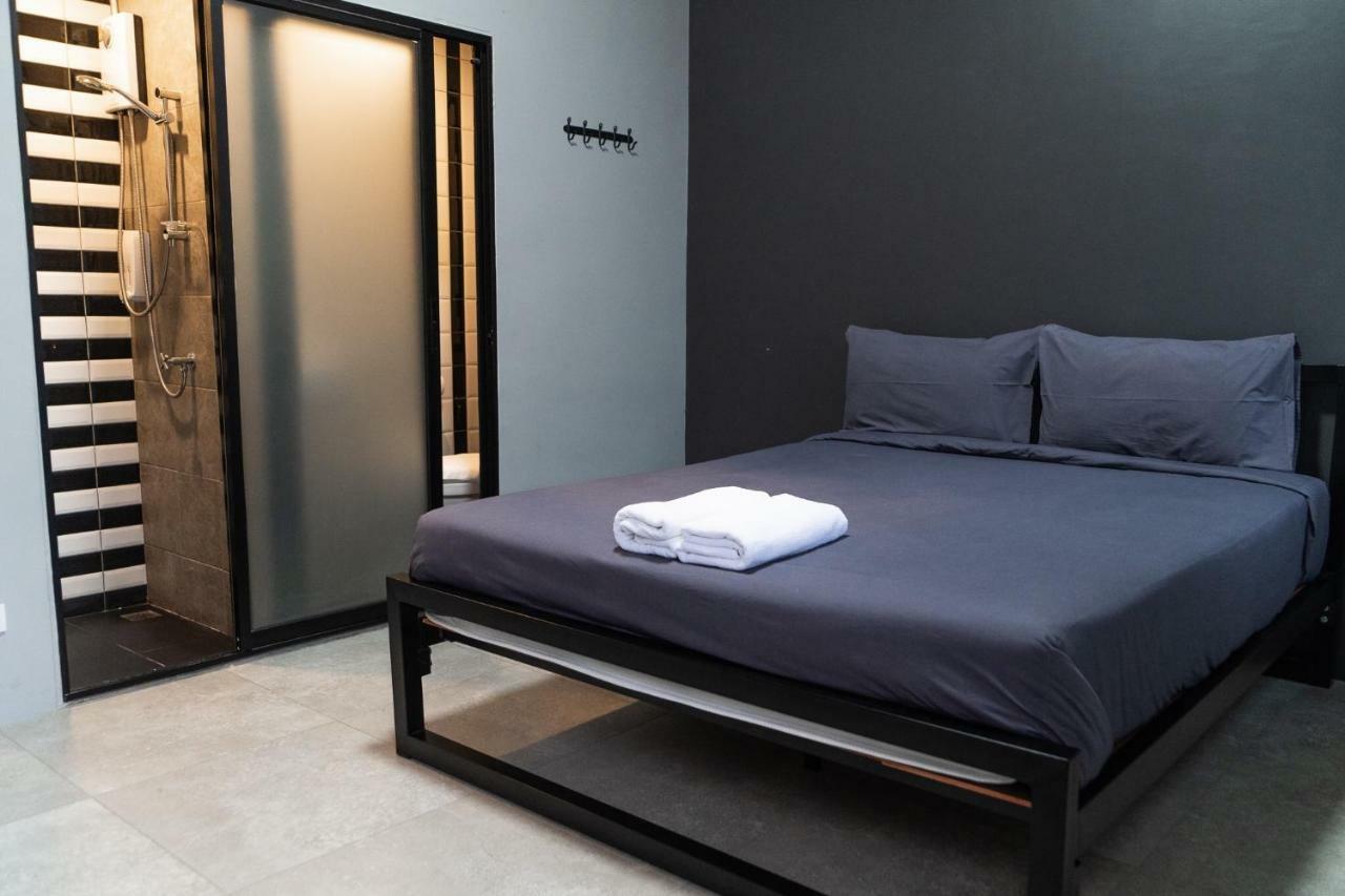 S Heaven Short & Long Hotel