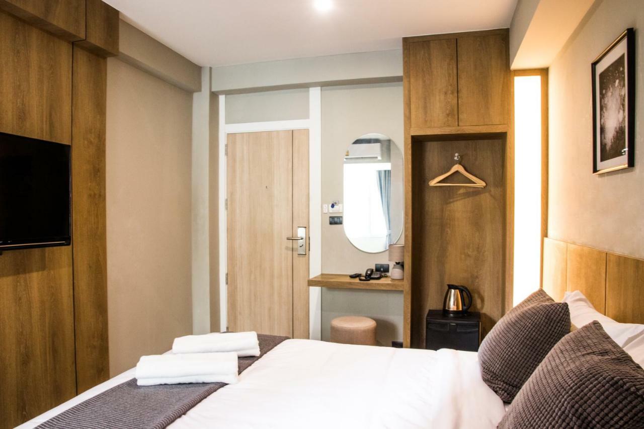 Hotel B